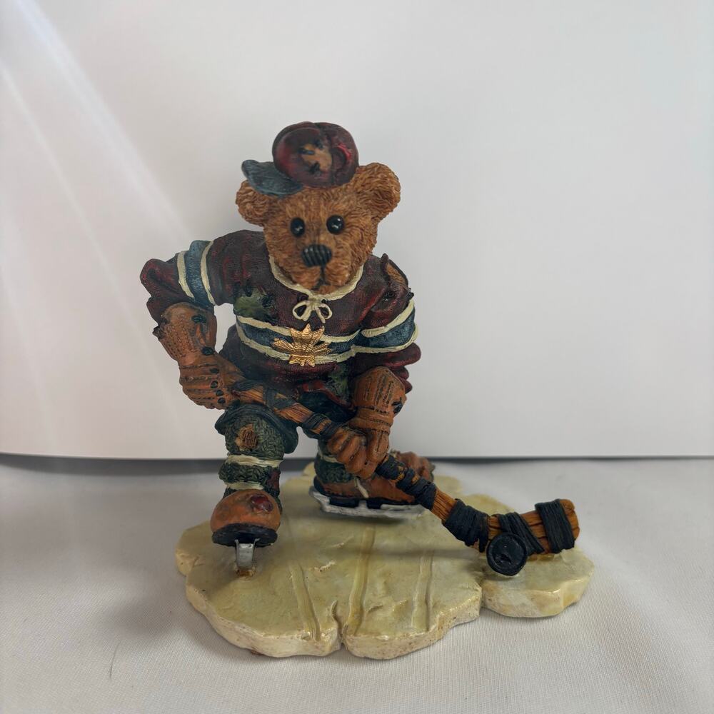 Puck...Slapshot #228305 Boyds Bearstone collection 1997